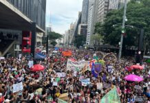 Atos contra o feminicídio e pelo fim da violência contra as mulheres mobilizam milhares de pessoas em todo o país