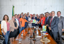 Centrais entregam pauta a Hugo Motta na Câmara