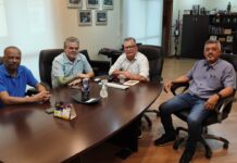 Lideranças da FEQUIMFAR e CNQ CUT se reúnem na sede da Federação